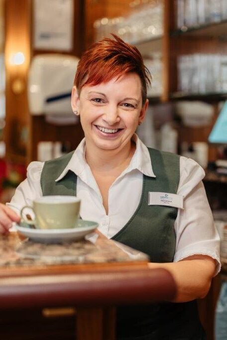 Katharina Pirringer-Hnuta, Servicekraft Katharina Pirringer-Hnuta, Servicekraft